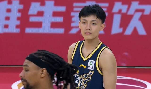 伤势不乐观，依旧去报到！杜锋爱徒好样的，郭士强会留下他吗？