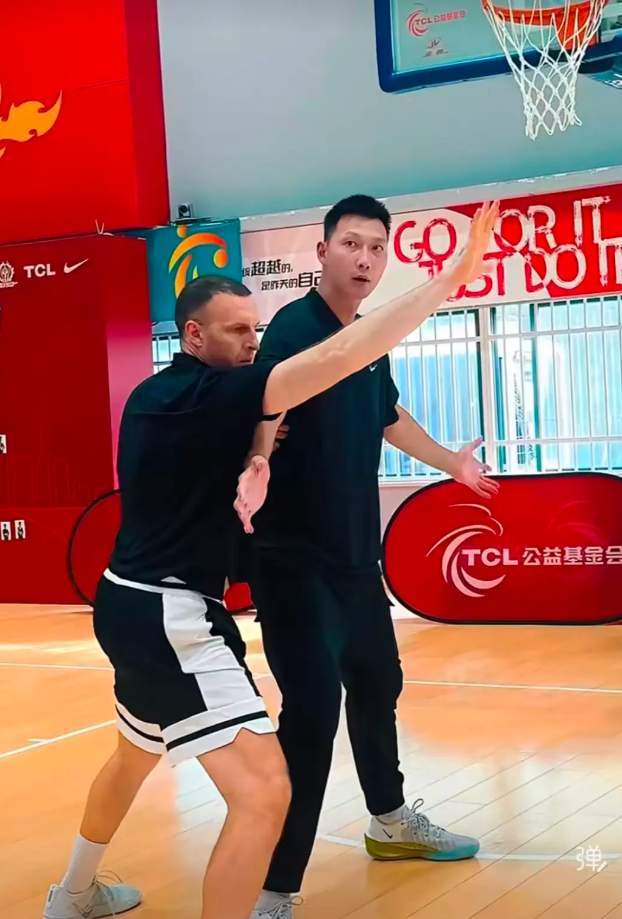 恭喜广东，易建联终于回归了，重返球场，新岗位曝光，朱芳雨期待