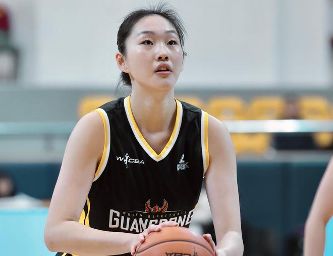 轰25分+1秒绝杀！中国女篮20岁1米93新星崛起：当李月汝搭档？