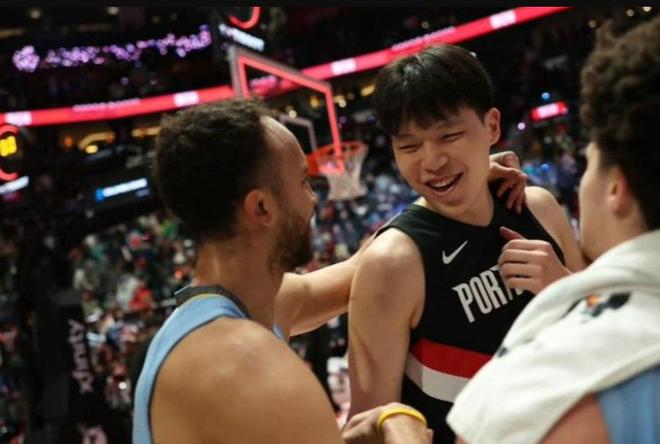 李凯尔赛后主动和杨瀚森互动，他还能回到中国男篮吗？