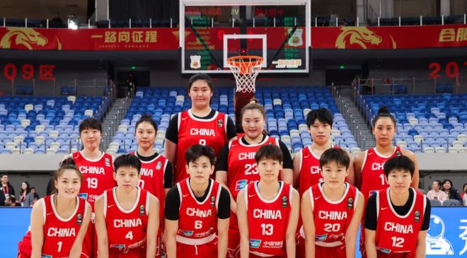 首场就赢56分！高调喊出“世界前4”，中国女篮主帅真猛