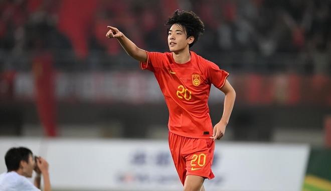 上港25-26赛季亚冠名单有新变化！多位新援位列其中，武磊入选