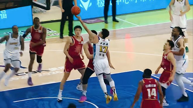 孙铭徽重伤离场，CBA杯焦点1战：广厦意外完败，迪亚洛飞天骑扣！