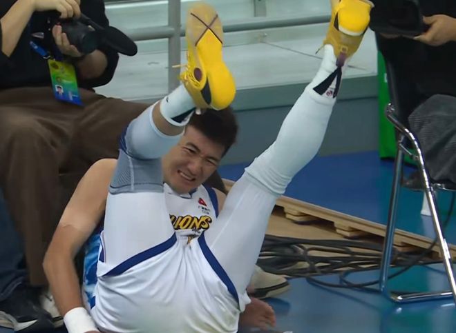 孙铭徽伤情出炉：遭遇距腓前韧带撕裂 恐伤停2-3个月影响卫冕