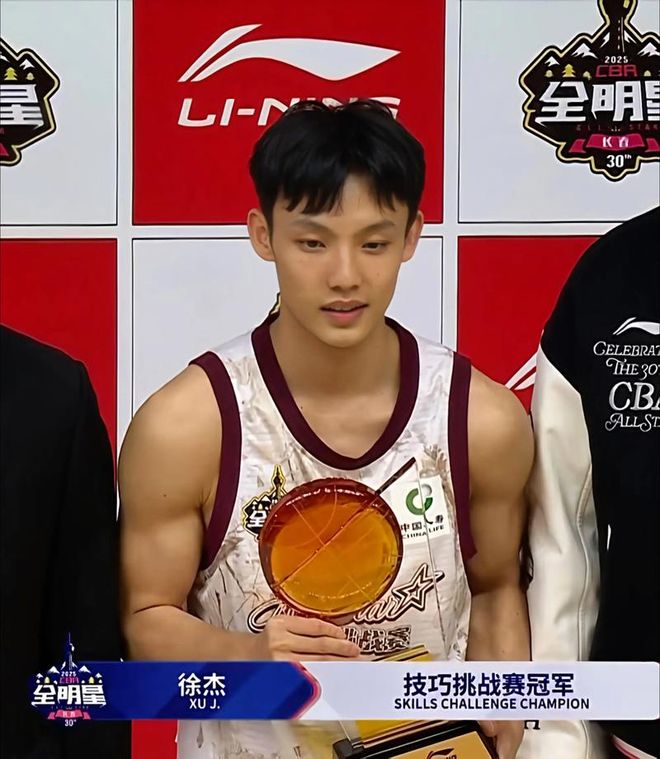 就在刚刚，11号早上！广东宏远传来徐杰、胡明轩和杜锋的最新消息