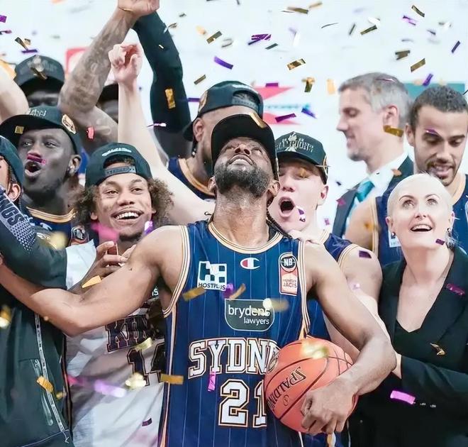 曝超级后卫又要重返CBA打球！对阵辽宁曾砍34+13+8，新疆会签下吗