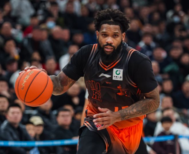 山东男篮官宣：与鲍威尔友好解约 首阶段6场20+最高分29分