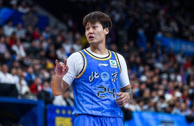 禁赛3场+罚5万！CBA重罚赵睿，网友直言罚的太轻，名嘴一针见血