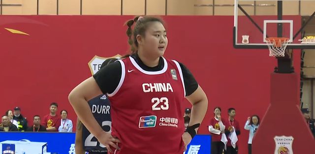 王思雨替补上场，刘禹彤砍下8分！中国女篮半场领先国际联队11分