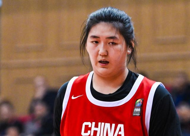 女篮热身赛大胜！2米26张子宇砍11+9，王思雨亮相