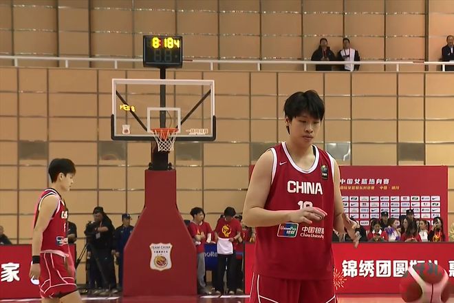 中国女篮：杨舒予14分助攻王，奇兵5中5，张子宇高效11+9