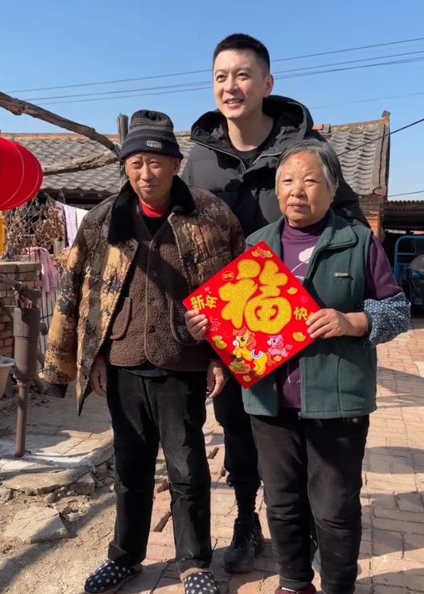 杨鸣正能量满满！忙里偷闲送温暖，还将亲眼见证俱乐部杯冠军诞生