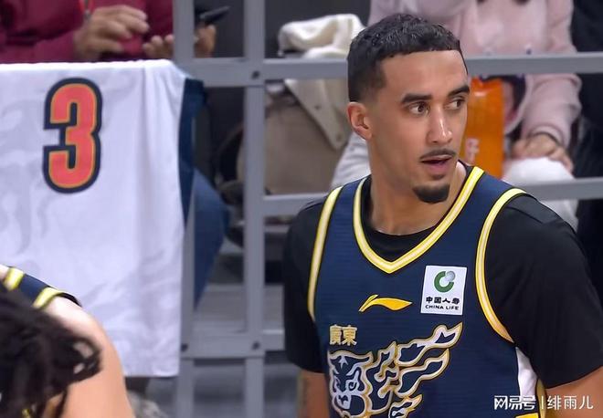 不是奎因！也不是萨林杰！广东本赛季首位被裁外援，可能是麦考尔