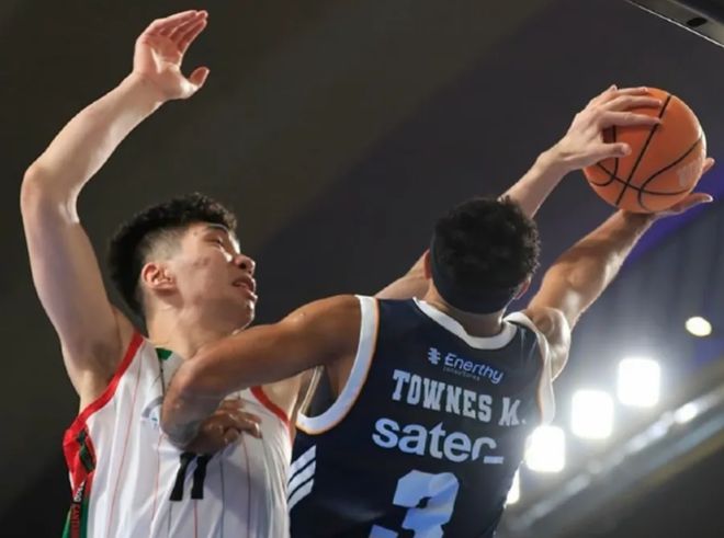 星夜驰援中国男篮！累计飞行3万里，余嘉豪真的拼了