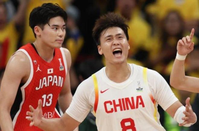 CCTV5直播中日对决，中国男篮内线优势明显，防守+护框很关键！