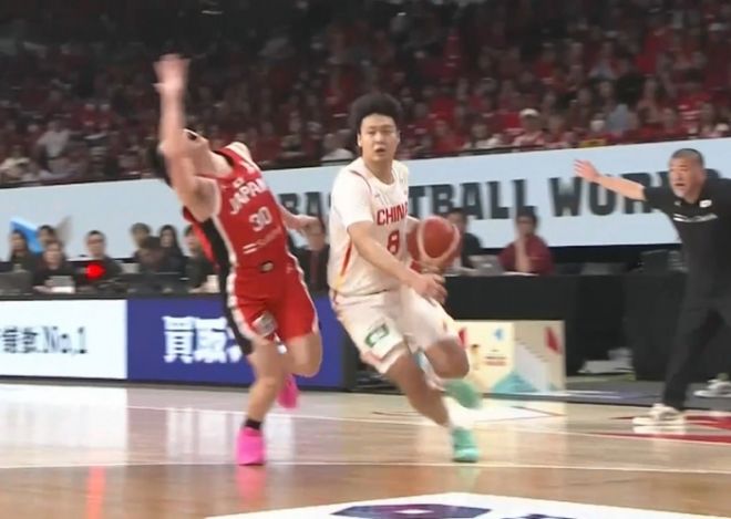 队长复出！赵睿19分钟10+3+3+2罚球8中8 提前5犯无奈摇头