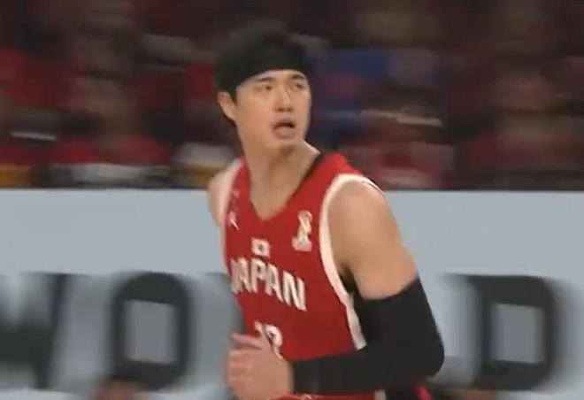 渡边雄太上半场高效取11分2板1断，中国队三锋线合计仅9分