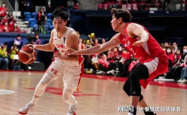 就在刚刚，中国男篮12人大名单出炉，郭士强“听劝”，胡明轩落选