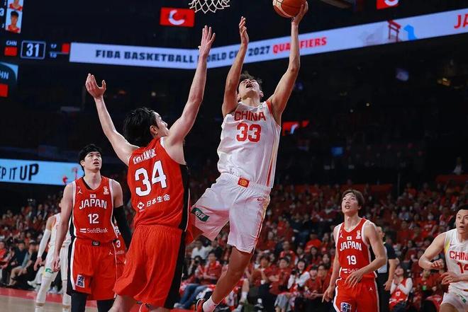 打出高水平！中国男篮在凝聚力和战术调整上的双重胜利