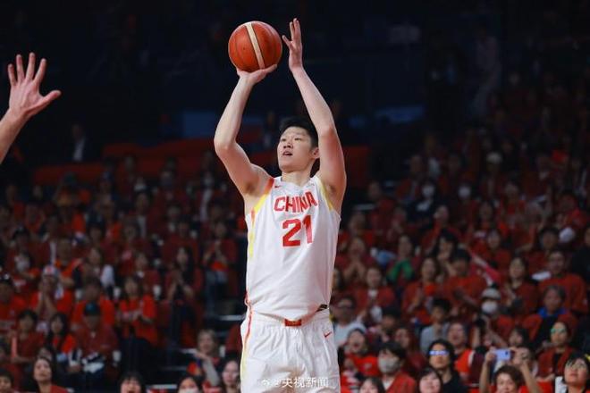 央视新闻发文祝贺中国男篮：小伙子们好样的，赞！