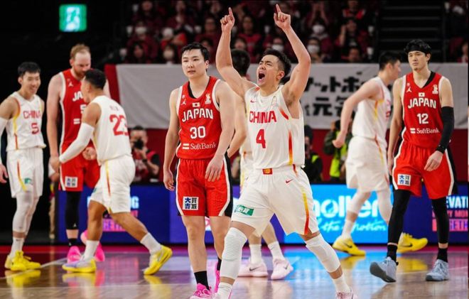 三分6中4，下半场独砍14分正负值+10！球迷真挚道歉：哥，我错了