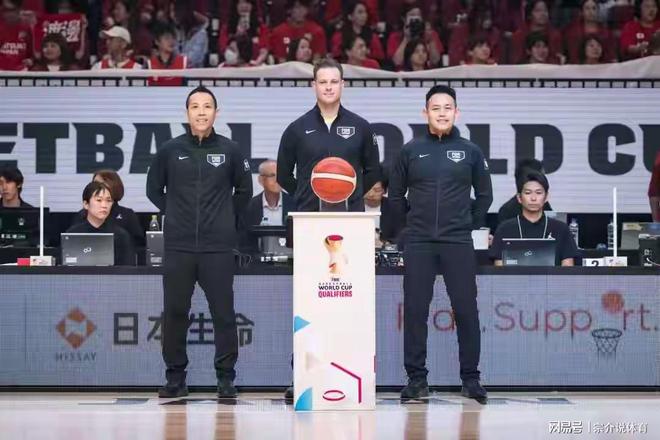 建议上诉，中国男篮被无良裁判坑惨了，必须严惩