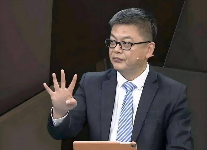 2连胜！苏群中肯点评，指出了男篮赢球的3大原因