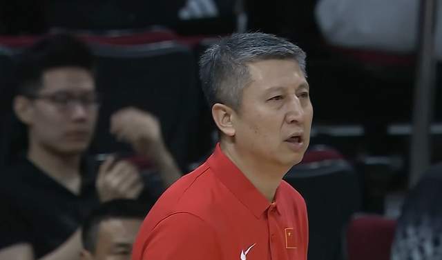 太揪心了！郭士强为何弃用胡明轩？济南小伙说出答案，杜锋很无奈