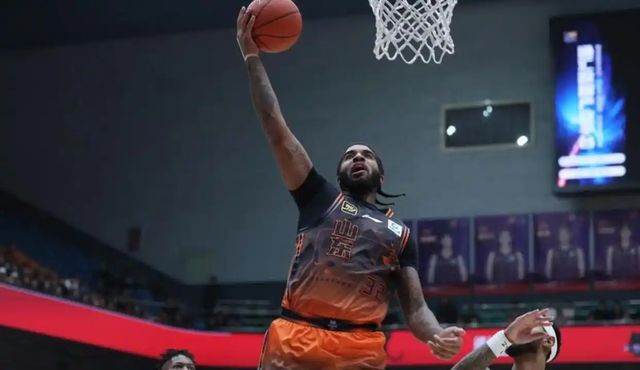 山东男篮官宣约翰逊加盟，邱彪迎来一把双刃剑，克里斯或被边缘化