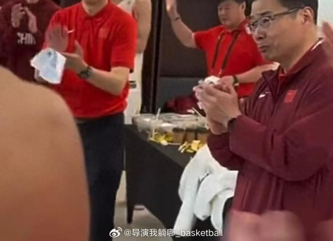 男篮1人被赞：很像黑人球员，弹速快，身体壮，会卡位，拼抢积极