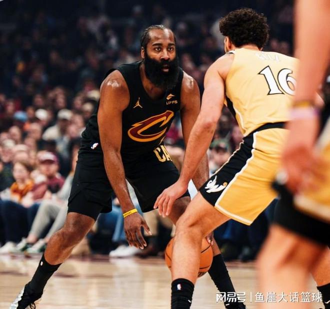 骑士大胜！哈登13分12罚，米切尔30+5梅里尔创纪录，阿伦全队第一