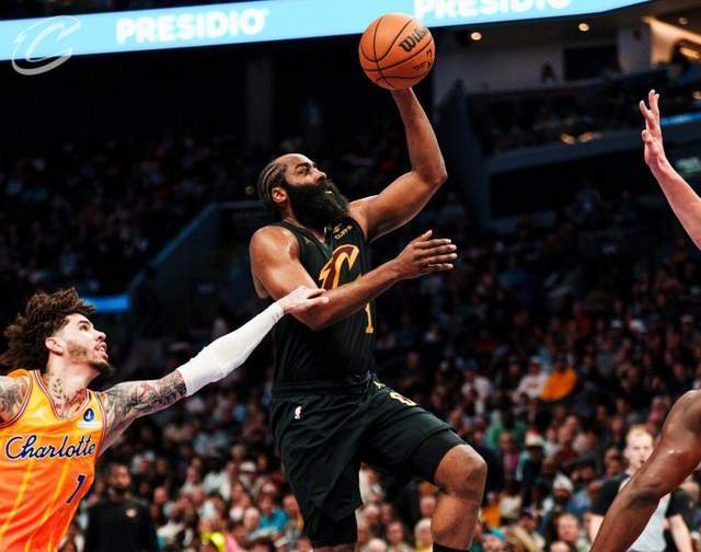 13+8到22+11！完美增强阿伦，阿特金森猛赞哈登，梅里尔说出优点