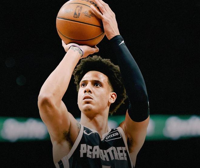 鹰王33+10+7沃克4记三分，马克西半场6分，老鹰横扫76人豪取6连胜