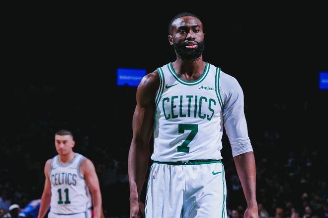 巩固东部第二！绿军狂胜送篮网7连败 布朗28+7+9武切28+11