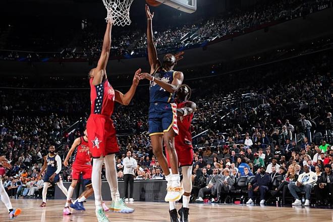 马刺后场球星：伦纳德的技术历史前十，只有多人包夹才能防住他