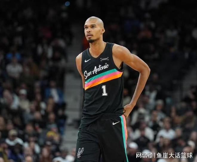 雷霆完败！文班22+14一点该批，雷霆3人20+，福克斯15+10全队第一