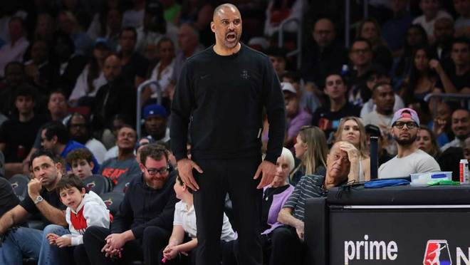 火箭队惨败给勇士队后，球迷对伊梅·乌多卡感到不满