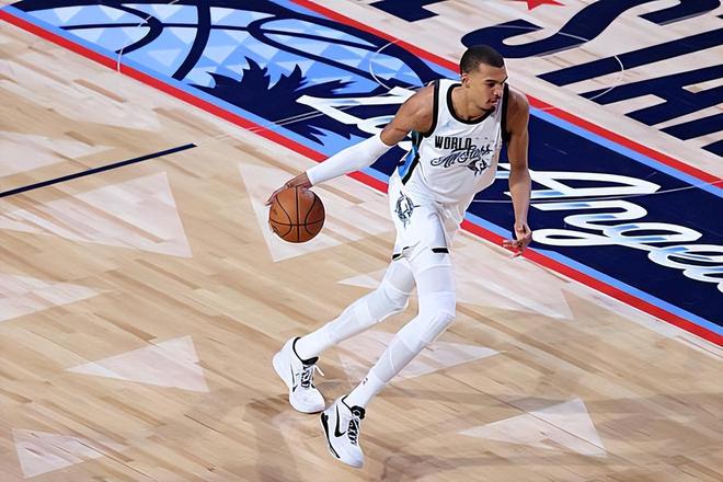 马刺内线球星：阿夫迪亚的水平非常高，防守他时尽量不要出现犯规