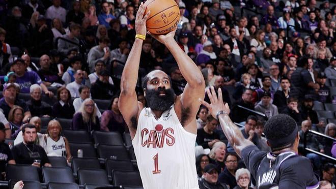 谁还不是个全明星？别只顾莫布利！场均14+8+2的他，同样值得尊重