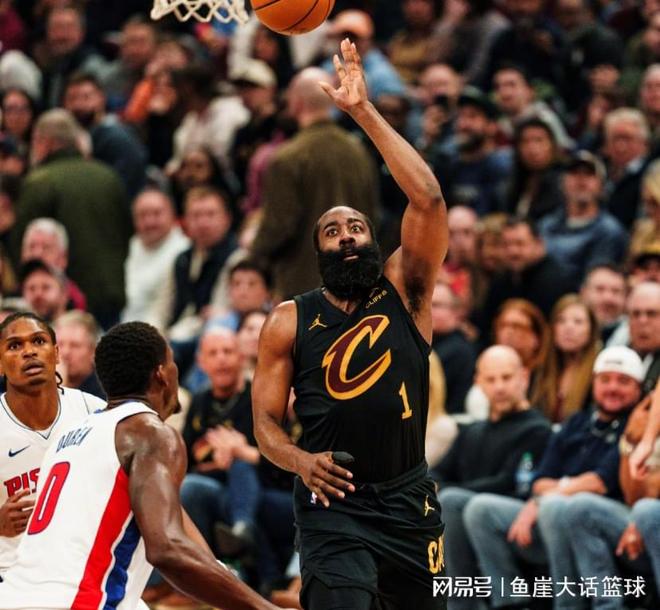 骑士赢球仍存顽疾，哈登一点真该批！莫布里三人立功，阿伦新消息