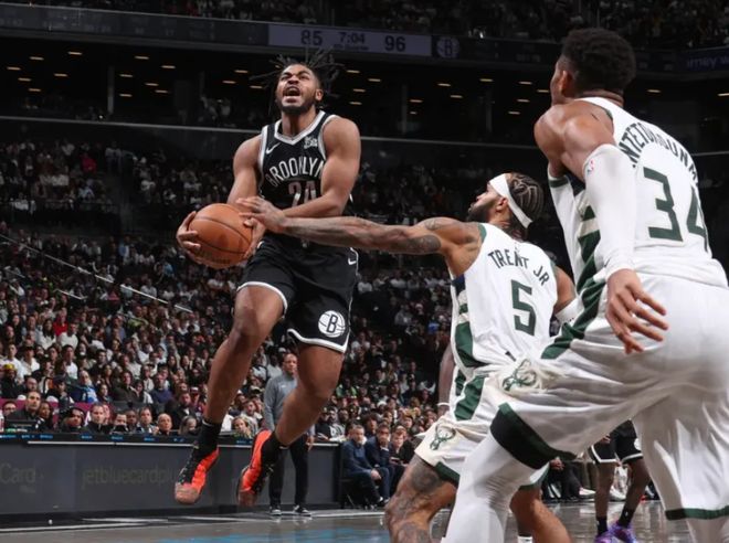 雄鹿官宣签约！场均24分得分高手！湖人被截胡了！