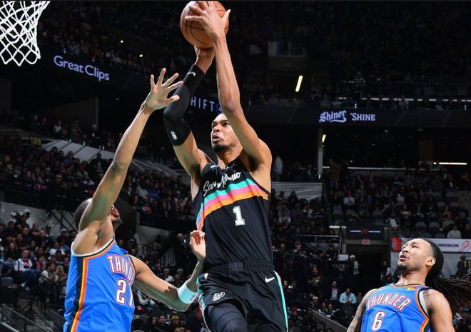 马刺四杀雷霆！文班22+14约翰逊25分 亚历山大等多名主力休战