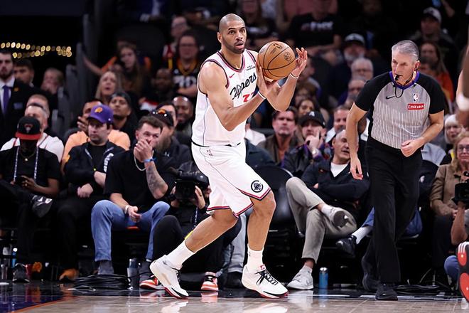 状态真是大不如前了！快船真应该考虑让锋线老将离开轮换阵容了？