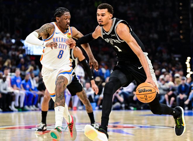 从24胜1负，到17胜12负，逐渐暴露短板！联盟霸主慢慢成为NBA反派