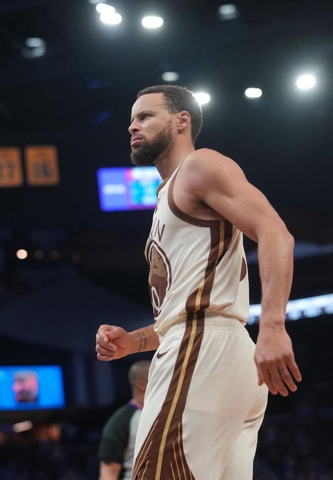 库里正负值全场21人中倒数第四！2助攻4失误！带队输球！