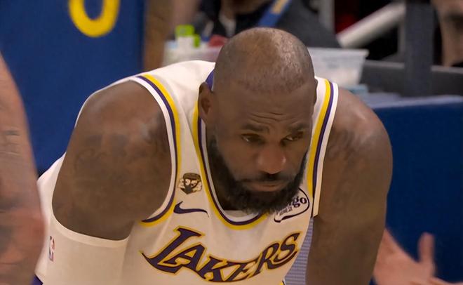 三巨头火力全开湖人吊打勇士 格林打法伤害球队被嫌弃，库里斜视