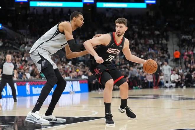 疯狂扣篮秀！文班29+8+4帽击溃火箭，丢145分破纪录乌帅脸色铁青