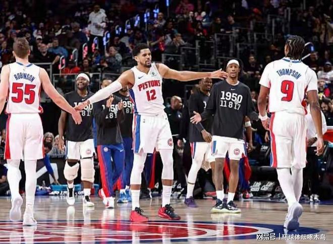 杰伦-杜伦21分10板3助 NBA常规赛活塞130-77篮网 托马斯12分