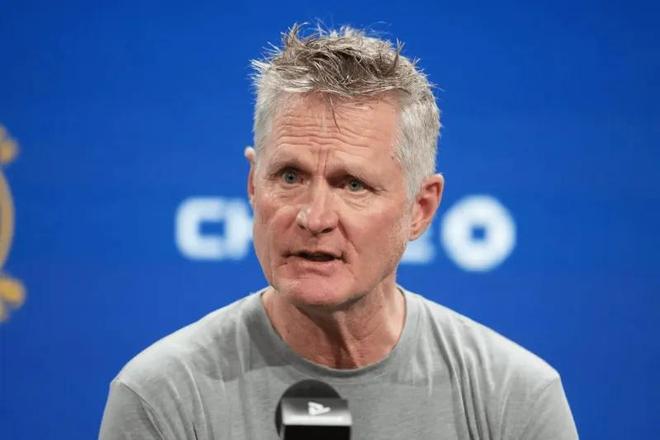 科尔真敢说啊！发布会直指不能对里弗斯伸手，但认可全队发挥！