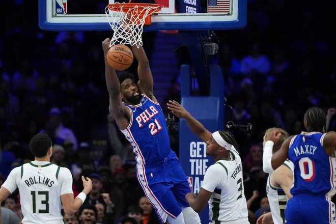 76人三巨头83分大胜三杀雄鹿 恩比德29+9乔治32分特纳31分